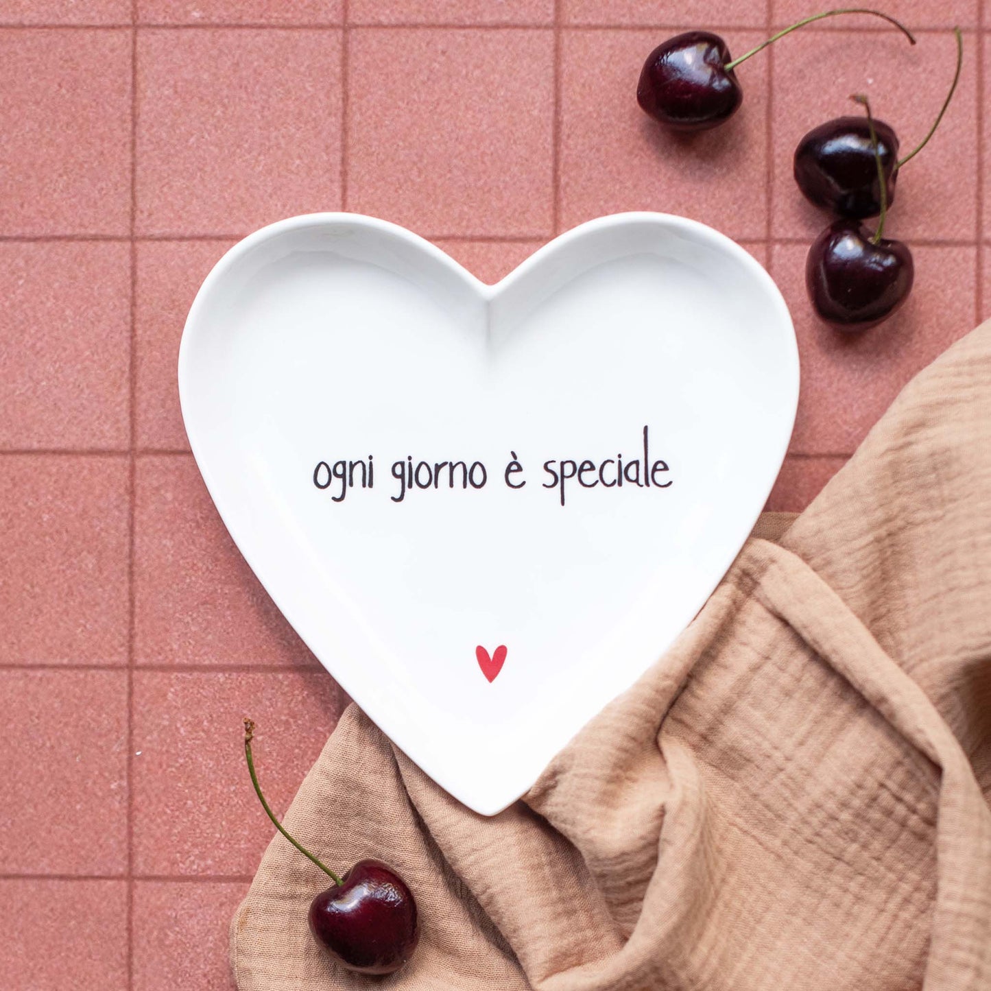Set 2 Piatti cuore Ogni giorno è speciale