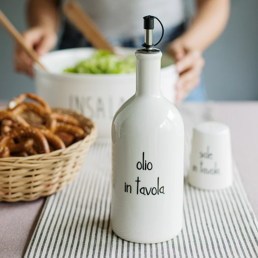 Bottiglia Olio in tavola