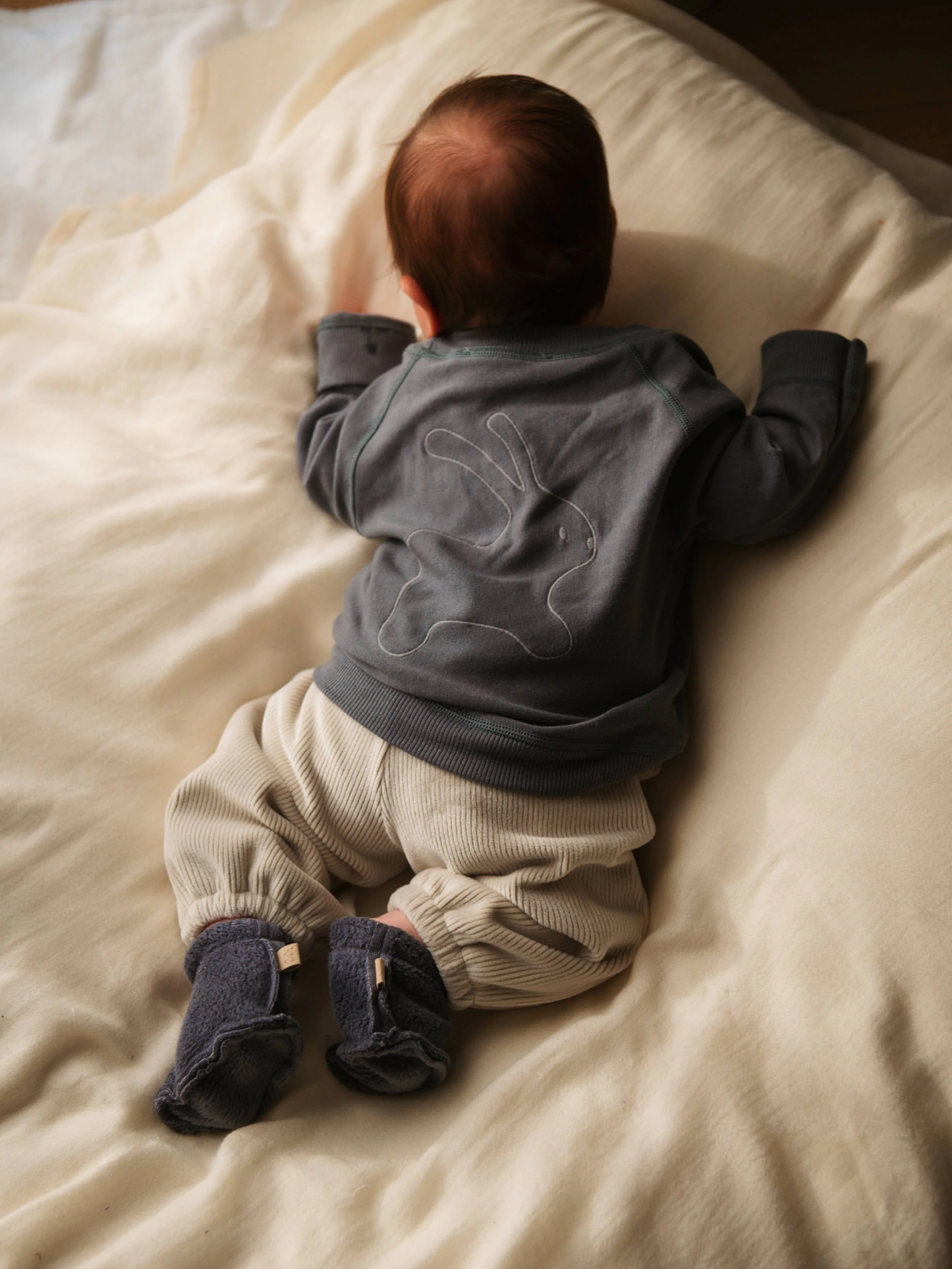 Maglia con ricamo coniglio - Midnight Blu