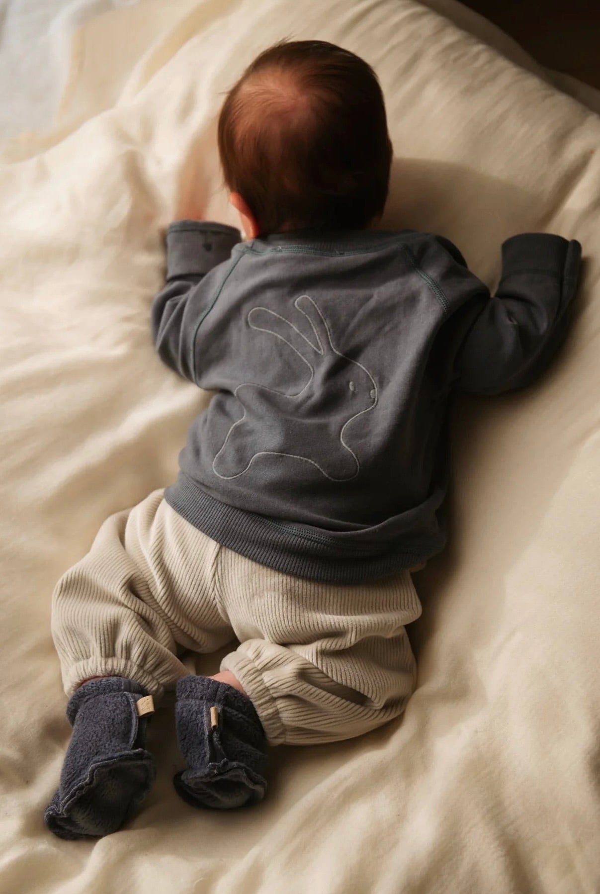 Maglia con ricamo coniglio - Midnight Blu